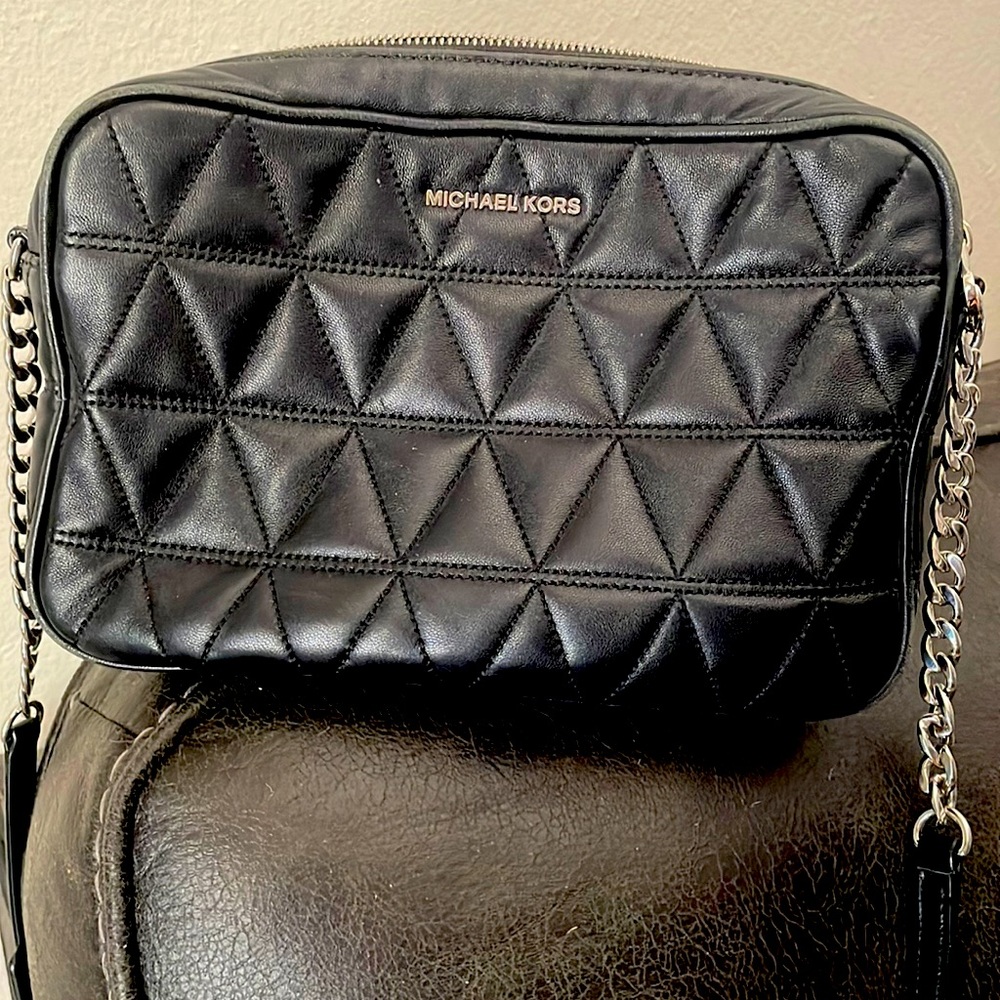 MK BLACK PLEATED LEATHER CROSSBODY